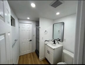 847 E 106th St in Los Angeles, CA - Building Photo - Building Photo