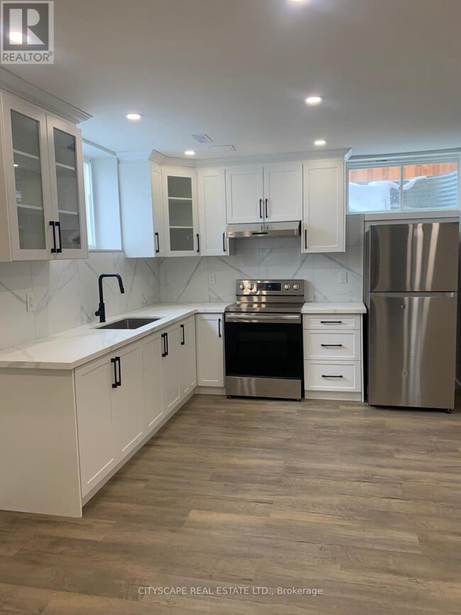 528 Valhalla Cres in Waterloo, ON - Building Photo - Building Photo