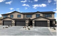 476 530 W in Hurricane, UT - Building Photo