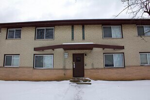 9335 W Sheridan Ave in Milwaukee, WI - Building Photo