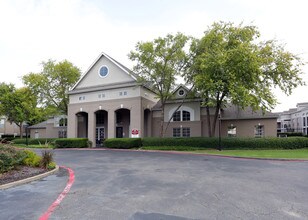 Verlaine on the Parkway in Dallas, TX - Building Photo - Building Photo