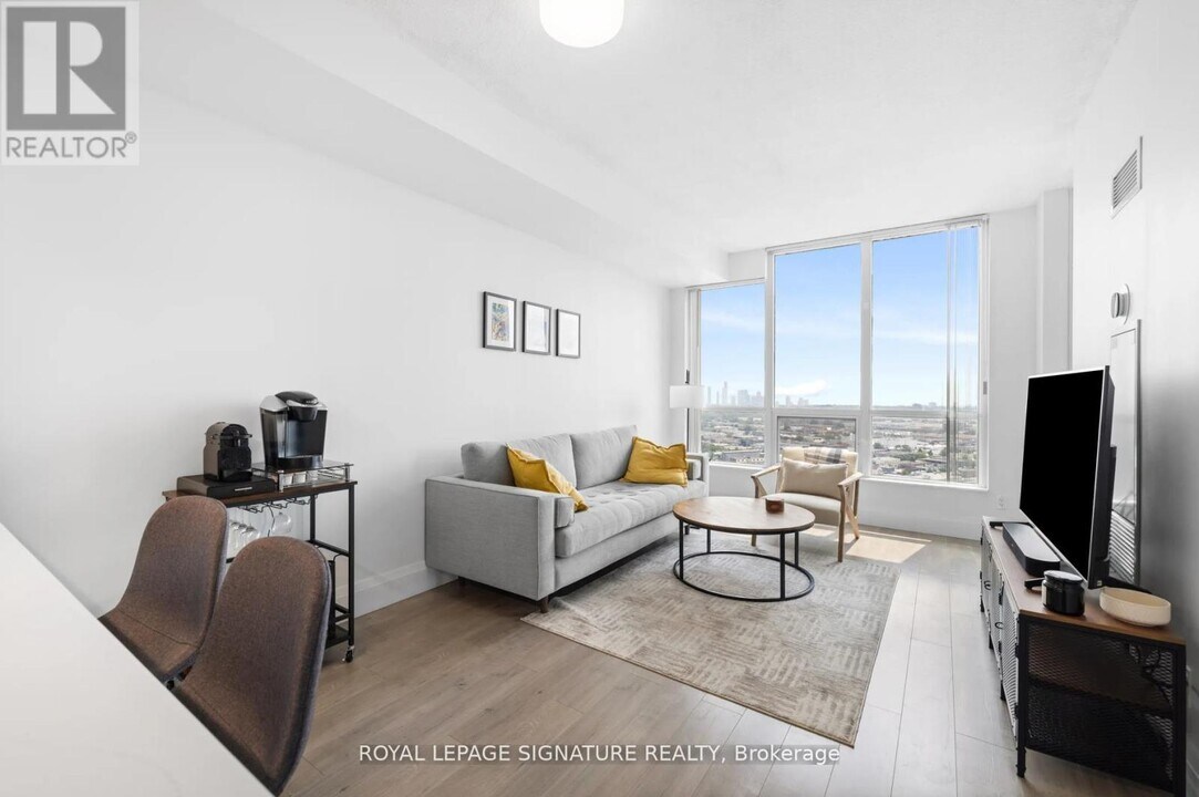 15 Viking Ln in Toronto, ON - Building Photo