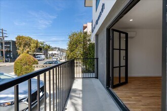652 Hayworth Ave in Los Angeles, CA - Building Photo - Building Photo