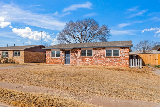5614 44th St in Lubbock, TX - Building Photo - Building Photo
