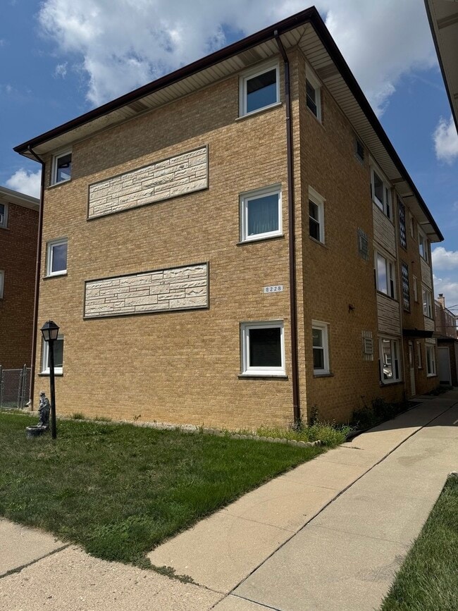 8228 W Walsh Ln in River Grove, IL - Building Photo - Building Photo