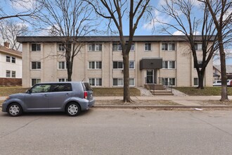 Harriet Avenue Villas in Minneapolis, MN - Building Photo - Building Photo