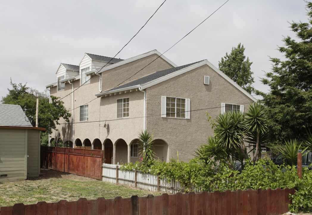 1101 Warren Ave in Vallejo, CA - Foto de edificio