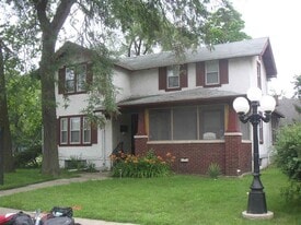 135 N Longwood St in Rockford, IL - Building Photo