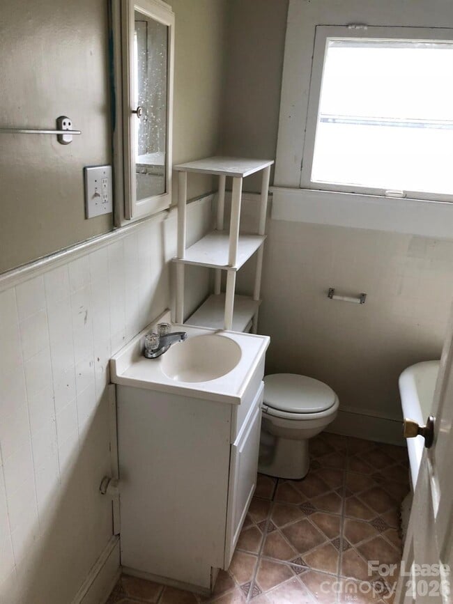 656 E Sharpe St in Statesville, NC - Building Photo - Building Photo