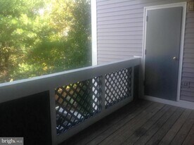 12926 Grays Pointe Rd in Fairfax, VA - Building Photo