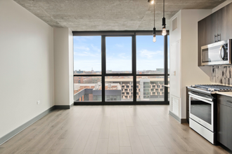 1335 W Lake St, Unit 2307 in Chicago, IL - Building Photo - Building Photo