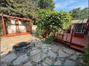 2759 S 2445 E in Cottonwood Heights, UT - Foto de edificio - Building Photo