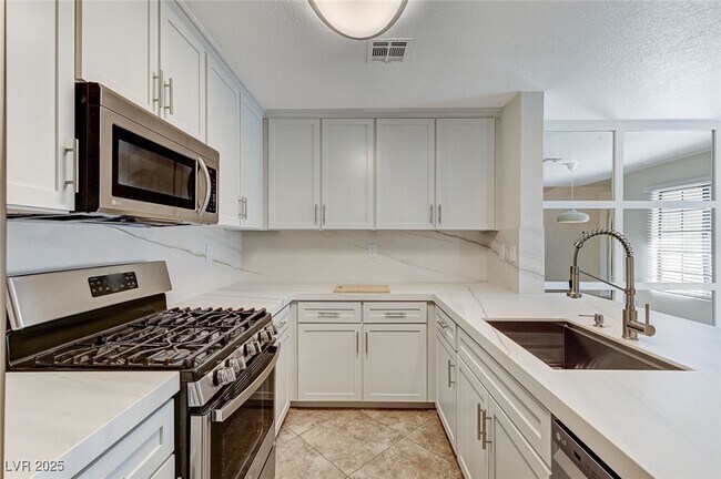 property at 2633 Durango Dr