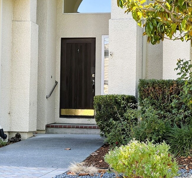 2172 Dolen Pl in Santa Rosa, CA - Foto de edificio - Building Photo