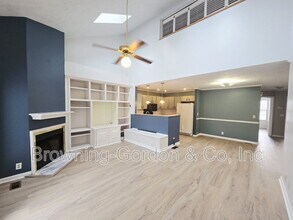 5210 Village Way in Nashville, TN - Building Photo - Building Photo