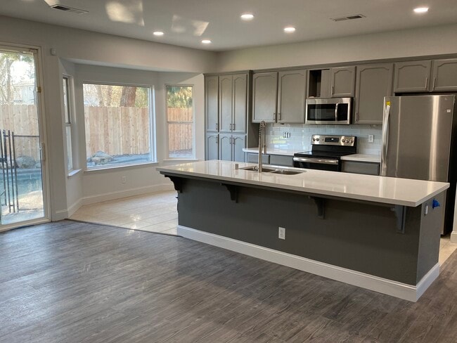 1134 Pine Ct in Lemoore, CA - Building Photo - Building Photo