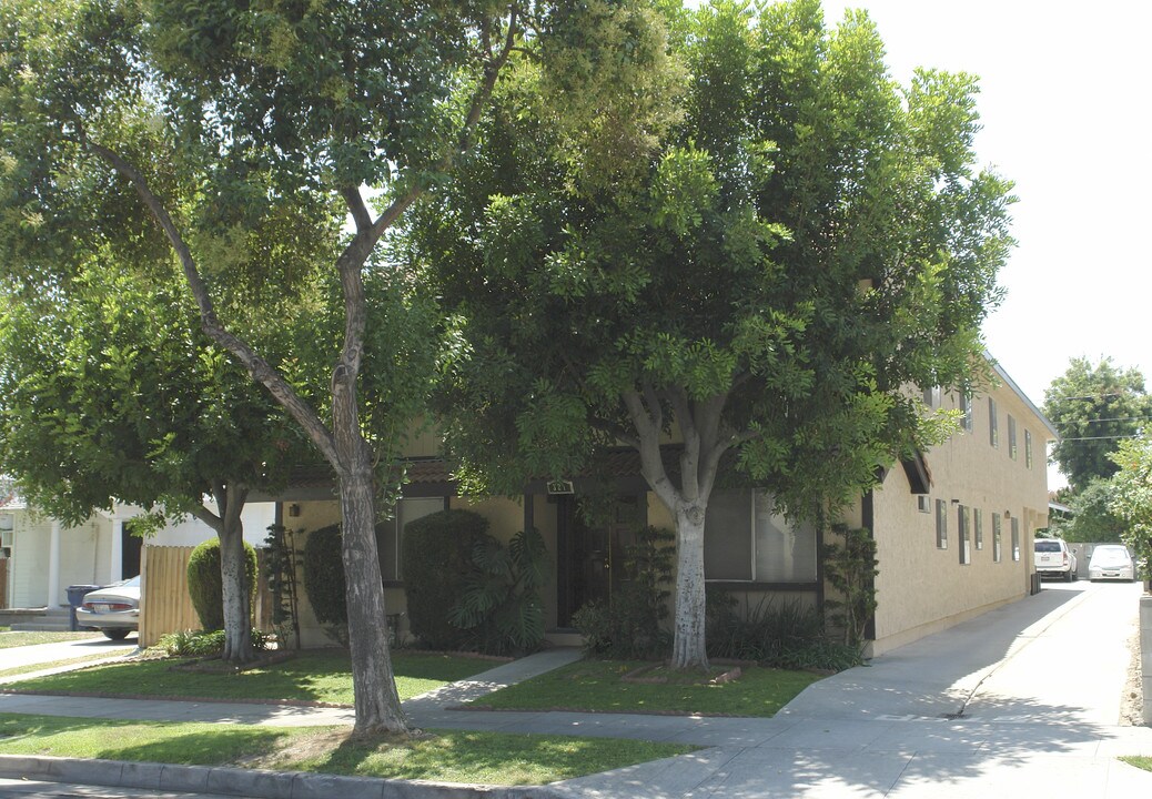 321 N 1st St in Alhambra, CA - Building Photo