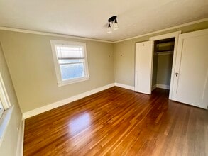 5702 SE Belmont St, Unit Charming and spacious in Portland, OR - Foto de edificio - Building Photo