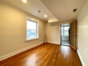 2839 W Nelson St, Unit 2 in Chicago, IL - Building Photo - Building Photo