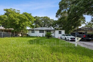 6535 Brandemere Rd N in Jacksonville, FL - Building Photo