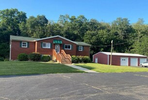 10477 S Sprinkle Rd, Unit 2 in Vicksburg, MI - Building Photo