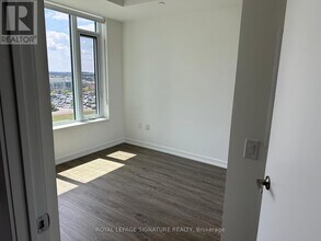 2485 Eglinton Ave W in Mississauga, ON - Building Photo - Building Photo