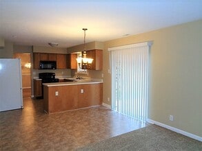 1226 Burr Oak Ct in Greenwood, IN - Foto de edificio - Building Photo