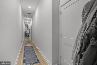 1415 Locust St-Unit -401 in Philadelphia, PA - Foto de edificio - Building Photo