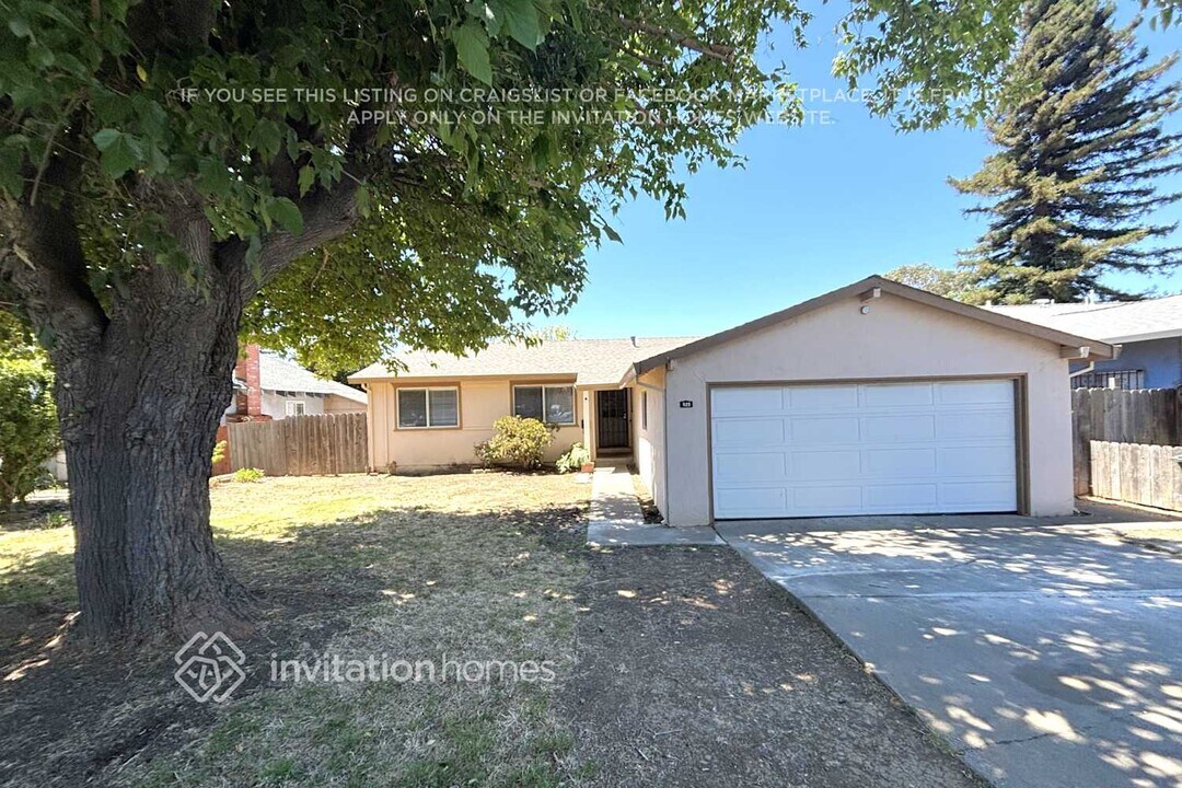 525 Falcon Dr in Vallejo, CA - Foto de edificio