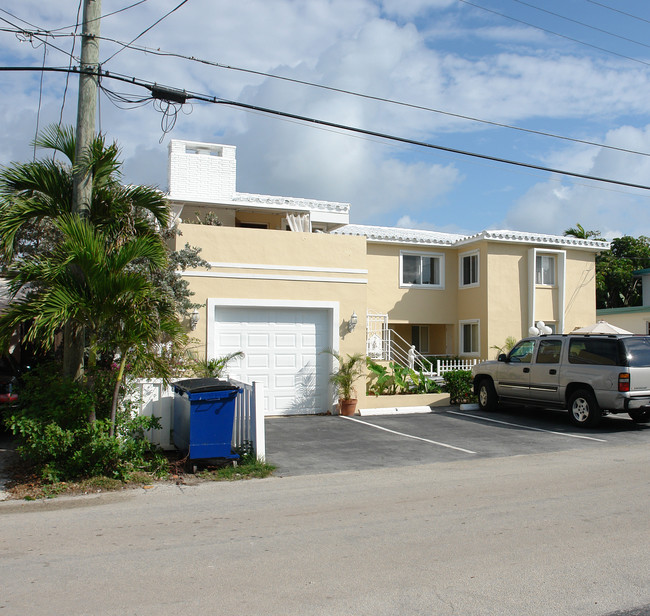 333 Elm St in Hollywood, FL - Building Photo - Building Photo