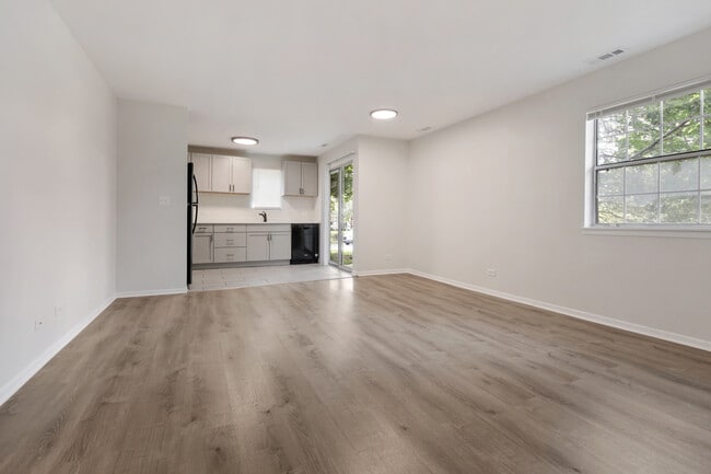 8 Gant Cir in Streamwood, IL - Building Photo - Building Photo