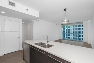 500 Brickell Ave in Miami, FL - Building Photo - Building Photo