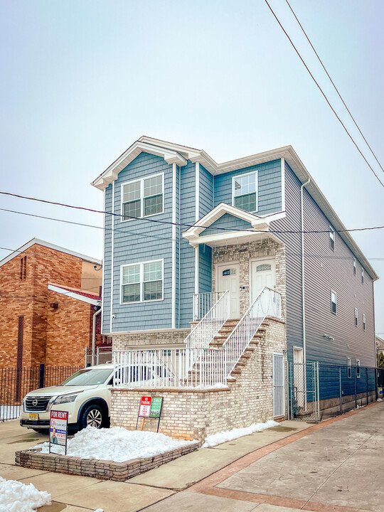 1018 Lafayette St, Unit #2 in Elizabeth, NJ - Building Photo