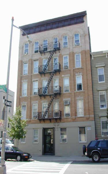 195 Driggs Ave in Brooklyn, NY - Foto de edificio