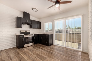 5946 W Rose Ln in Glendale, AZ - Building Photo