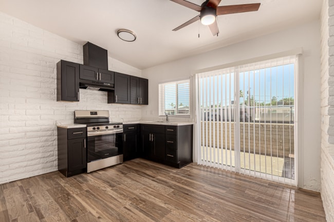property at 5946 W Rose Ln