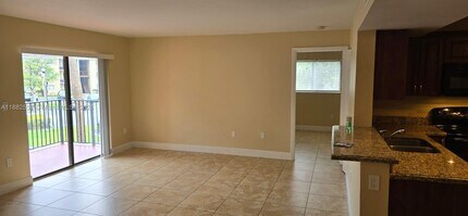 9491 Palm Cir S in Pembroke Pines, FL - Foto de edificio - Building Photo