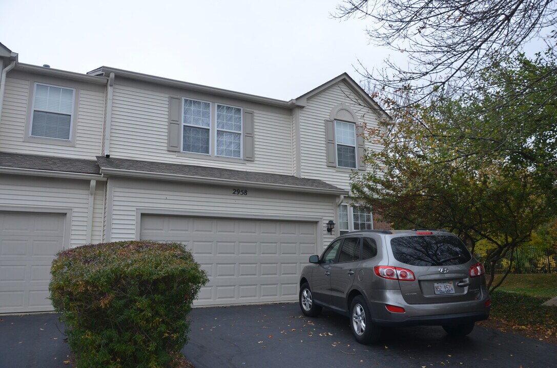 2958 Peachtree Cir in Aurora, IL - Building Photo