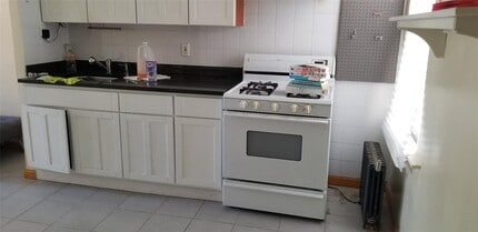 41-07 69th St in Queens, NY - Building Photo - Building Photo