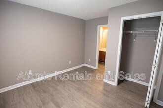 130 Hawthorne Oaks Way in Powell, TN - Foto de edificio - Building Photo