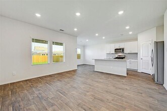 1711 Windsor Blvd in Lockhart, TX - Building Photo - Building Photo