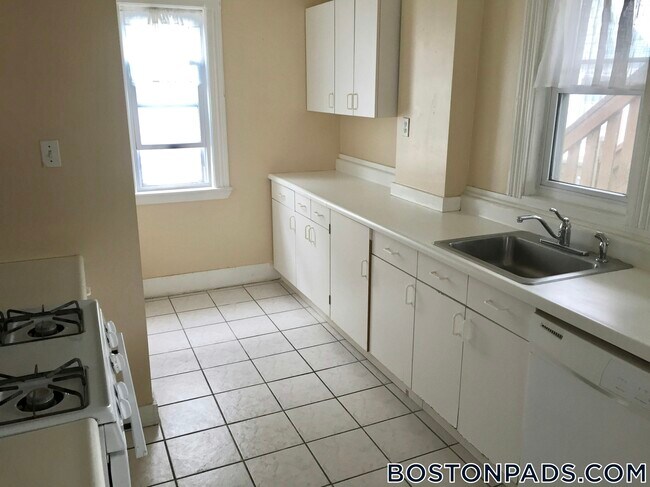 3 Washburn Terrace in Brookline, MA - Building Photo - Building Photo
