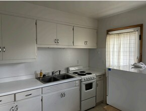 2010 Harwitch Rd, Unit 2010 Harwitch Apt. A in Upper Arlington, OH - Foto de edificio - Building Photo