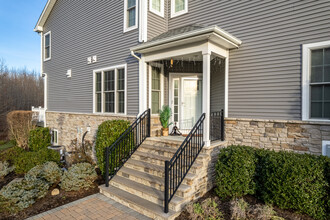 Barclay Brook Townhomes in Old Bridge, NJ - Building Photo - Building Photo