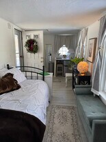 125 Shore St, Unit F in Falmouth, MA - Building Photo