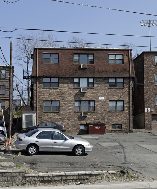 276 Broad Ave in Fairview, NJ - Building Photo