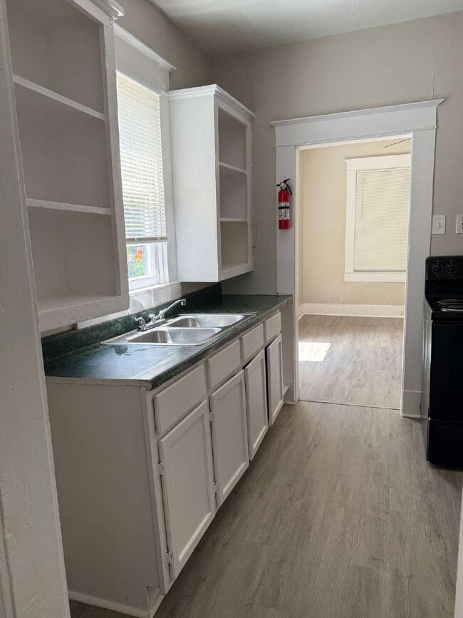property at 214 E Huff Ave