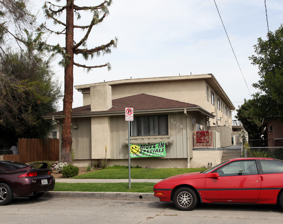 7028 Alabama Ave in Canoga Park, CA - Building Photo