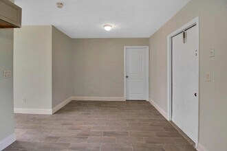 3060 Martin Ave in Greenacres, FL - Foto de edificio - Building Photo