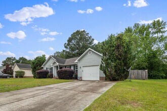 465 Northwoods Dr in Raeford, NC - Building Photo - Building Photo